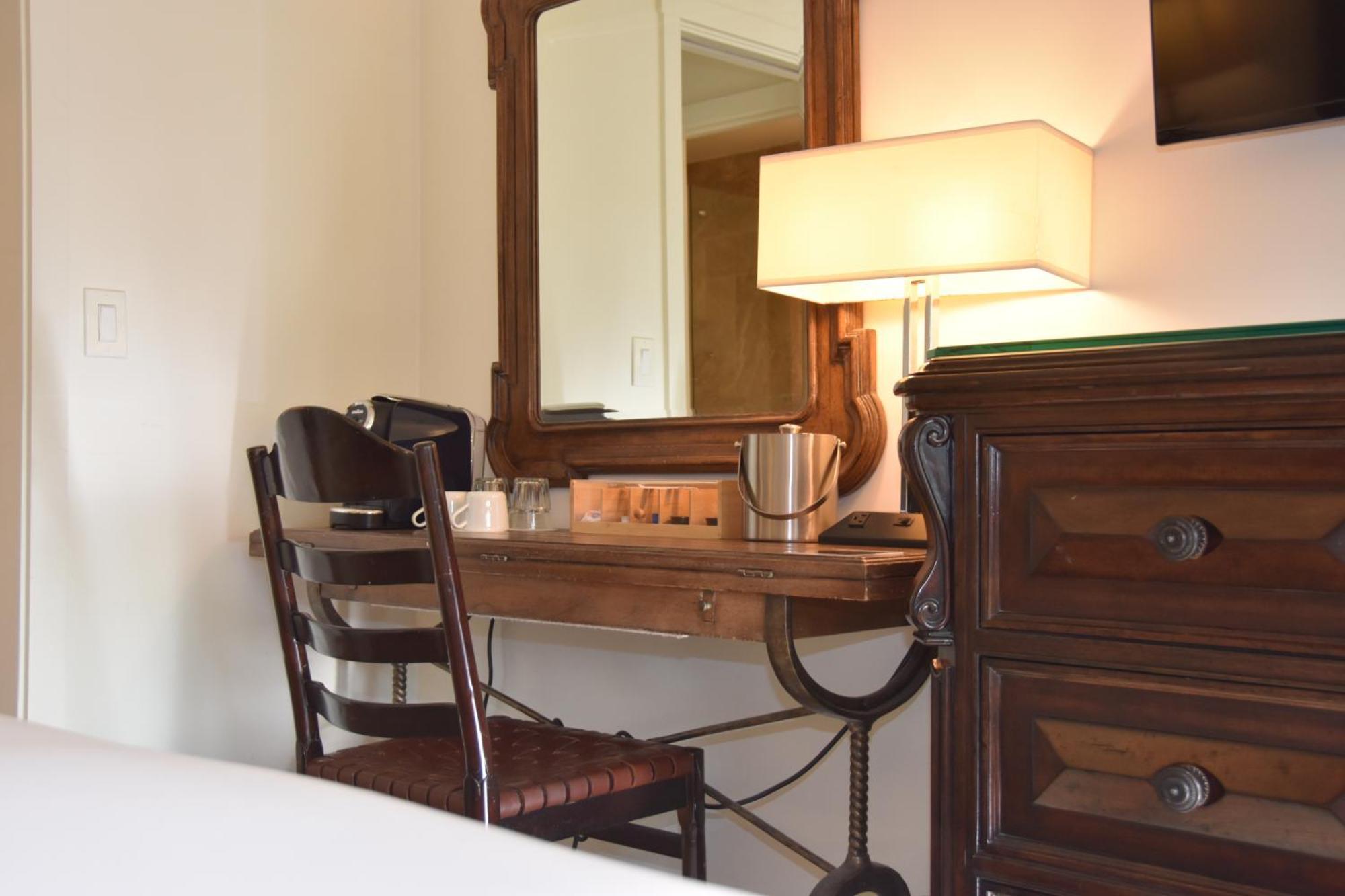 King Room,1742906700:JPEG