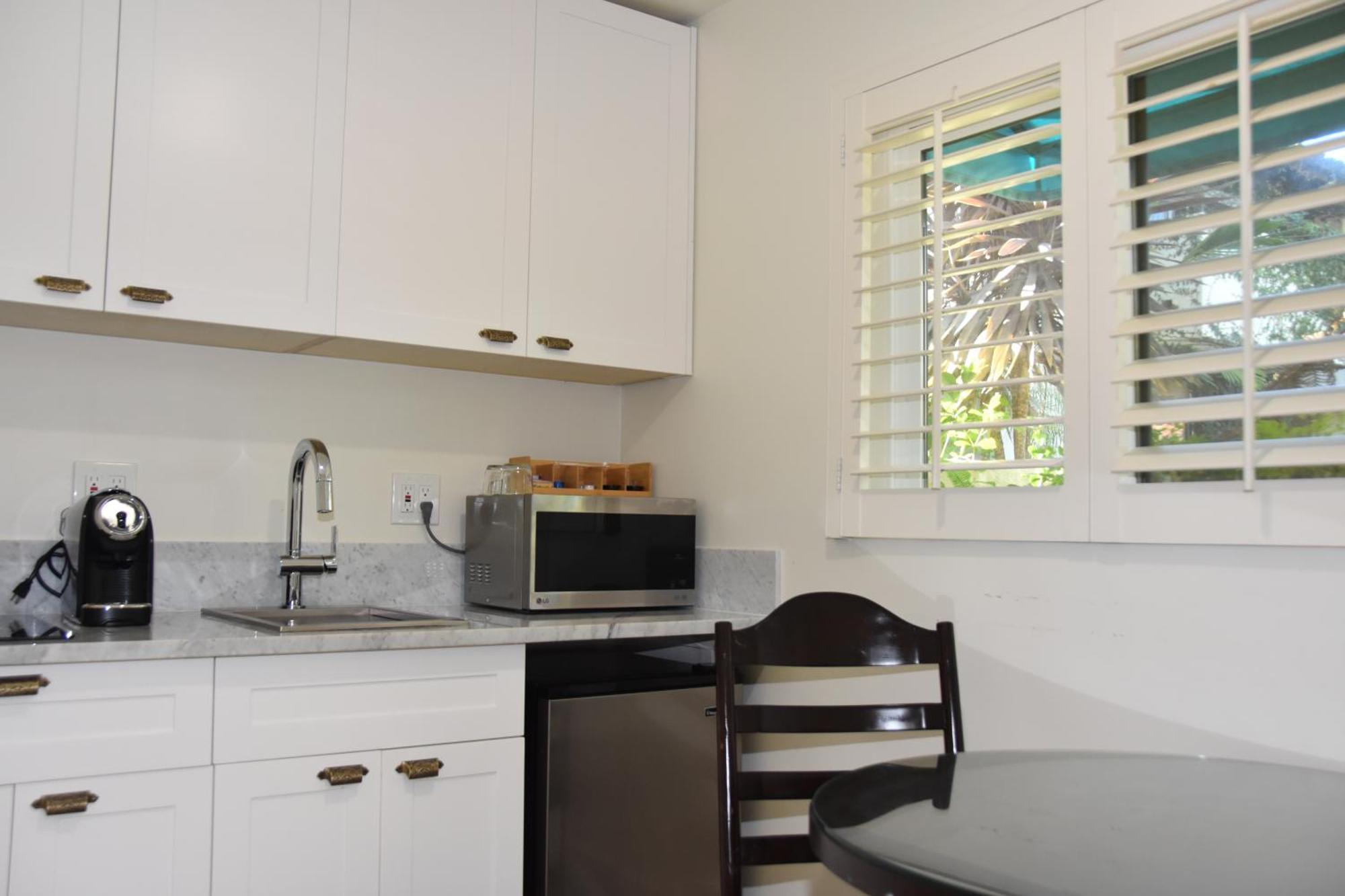 Streetview King w or Kitchen