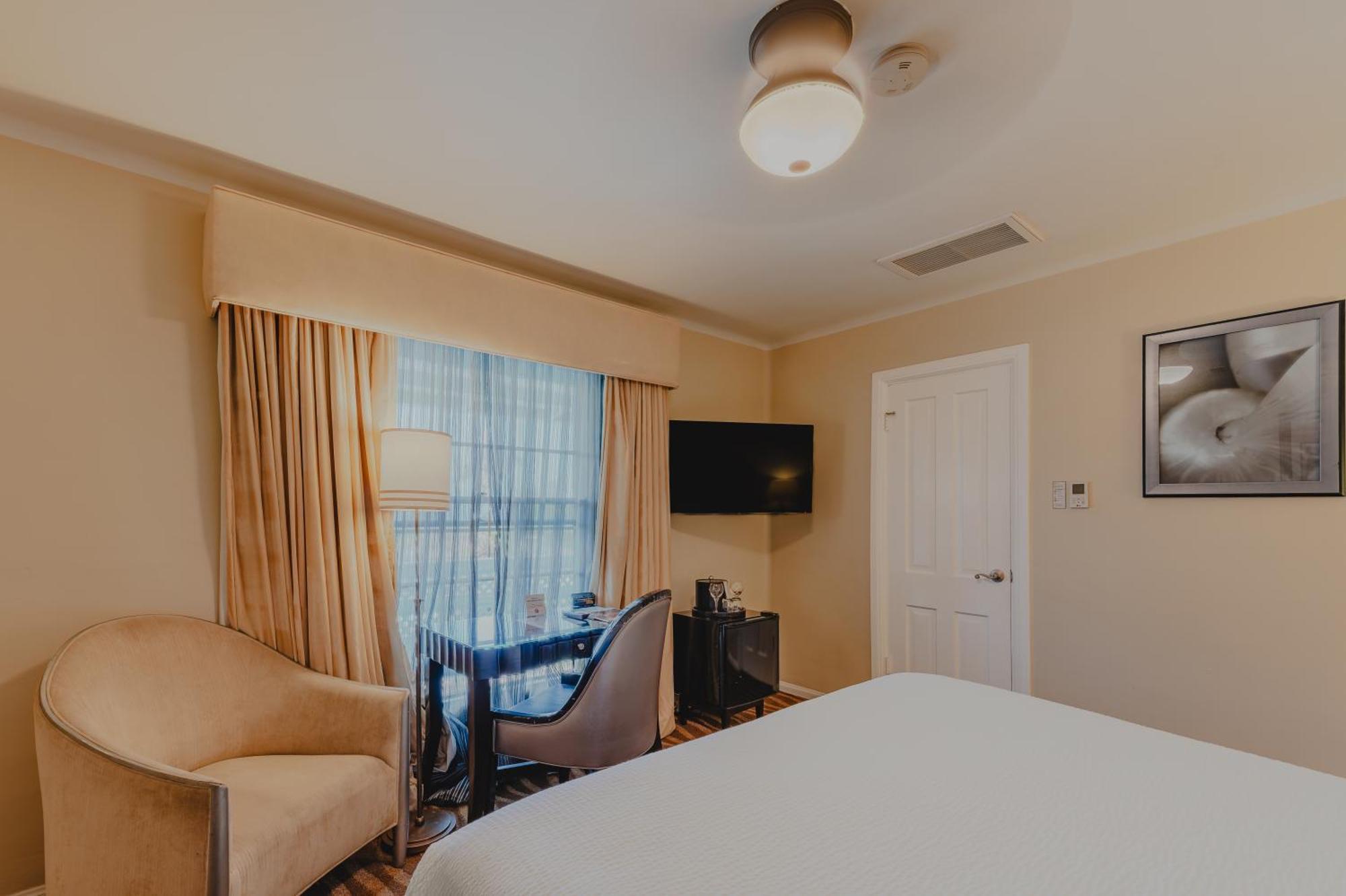 King Room Pool View