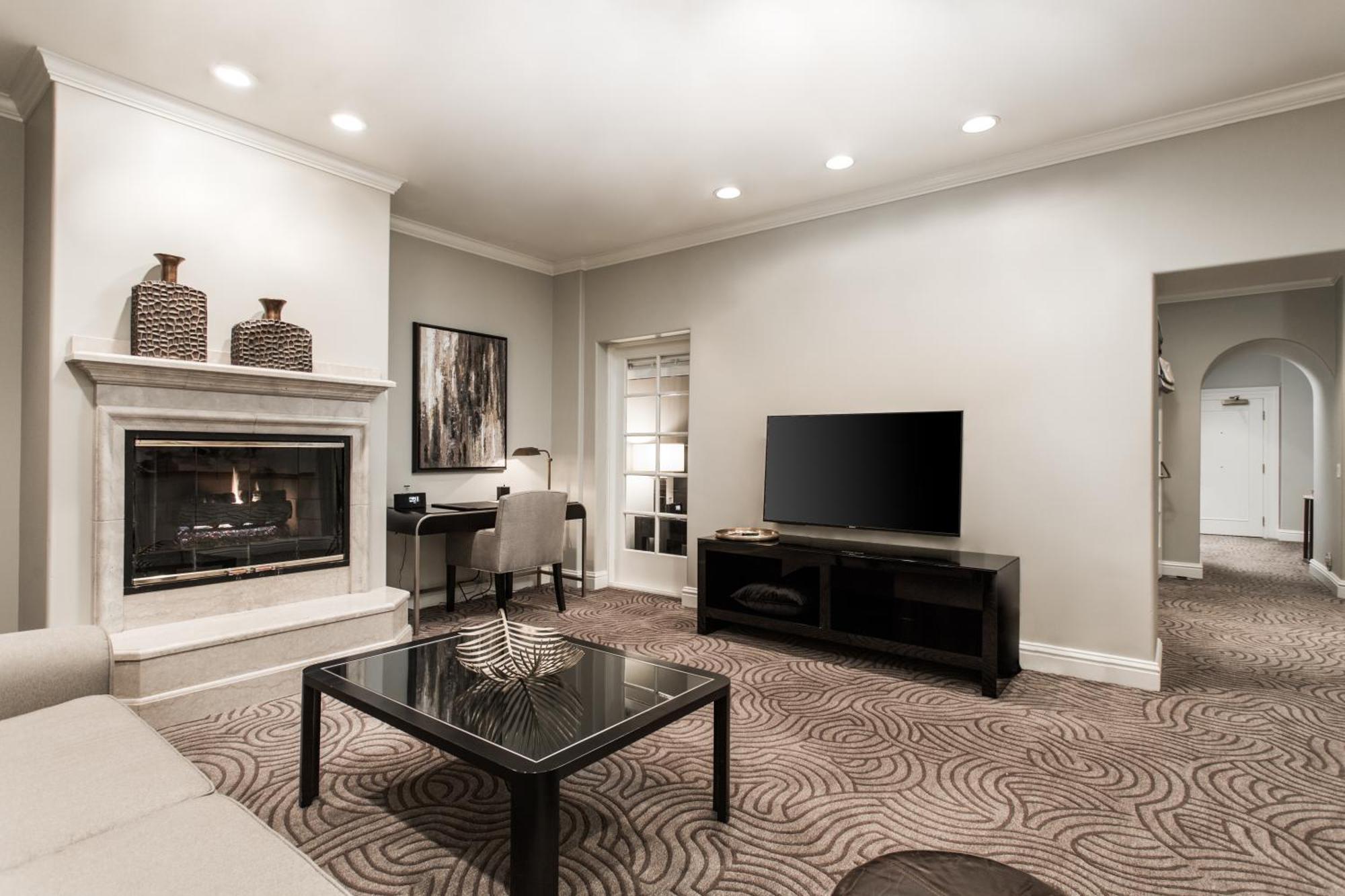 Deluxe King Suite