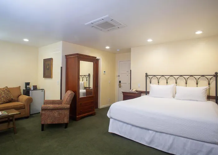 Castillo Inn At The Beach